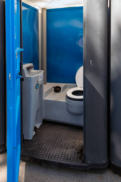 Best Porta potty rental near me  in South Roxana, IL